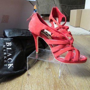 WHITE HOUSE/BLACK MARKET HEELED SANDALS